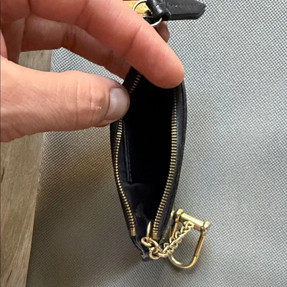 Gucci Black GG Embossed Leather Key & Card Holder with Gold Clip - Picture 5 of 7